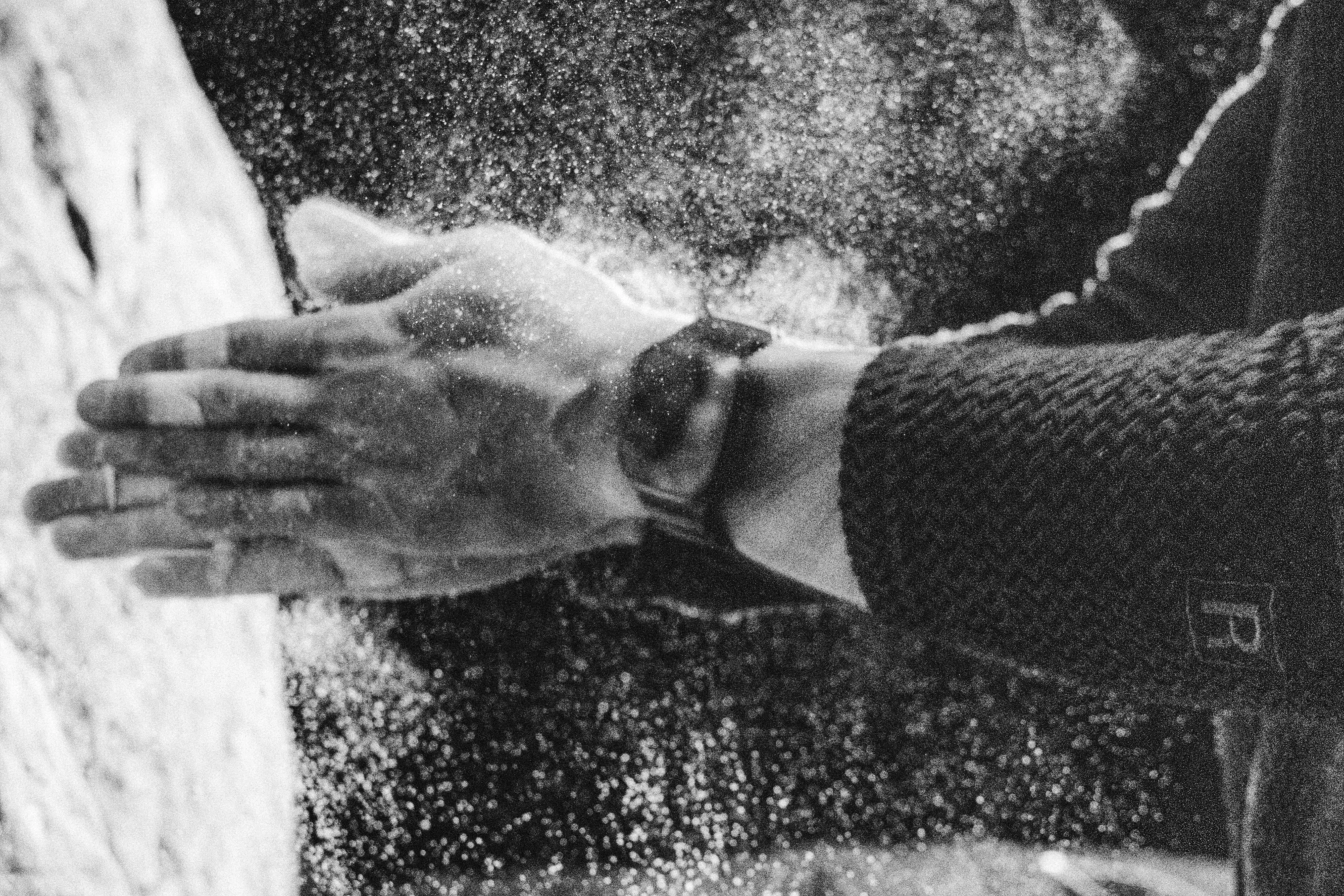 Nomad Rocky Point Band - 46/49mm | Natural Hardware | Carbon Black