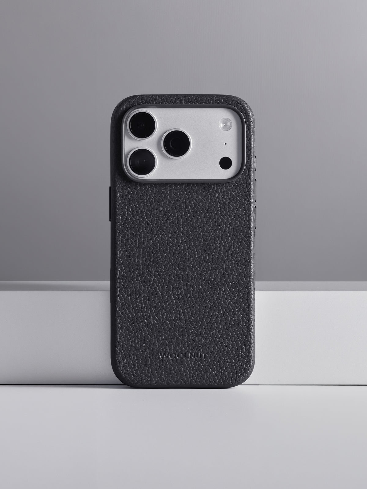 Woolnut Leather Case for iPhone 18 Pro Max - Black