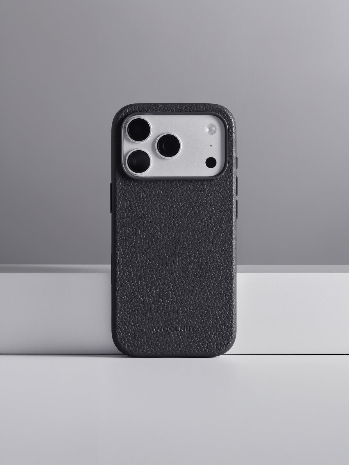 Woolnut Leather Case for iPhone 18 Pro - Black