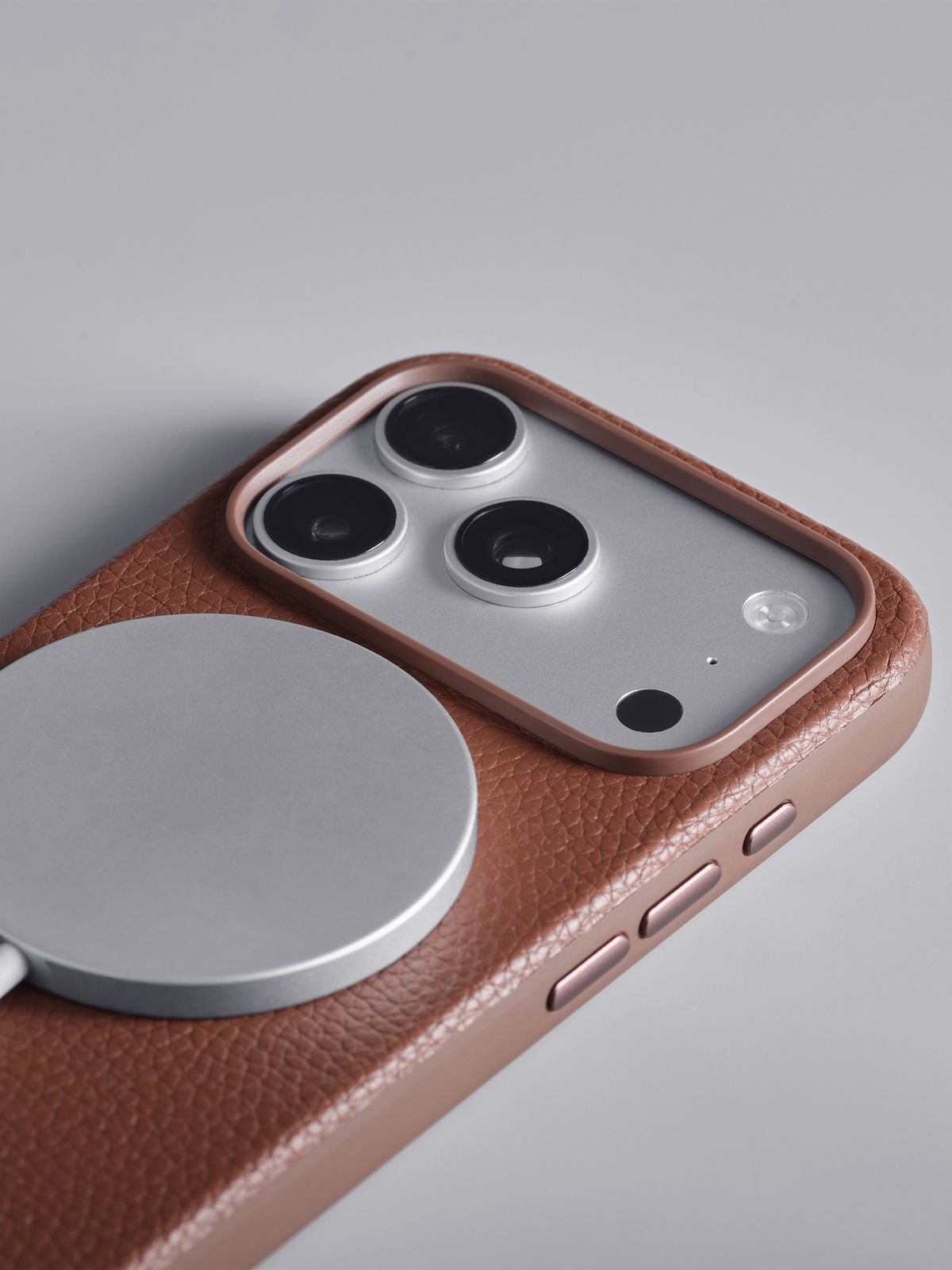 Woolnut Leather Case for iPhone 18 Pro - Cognac