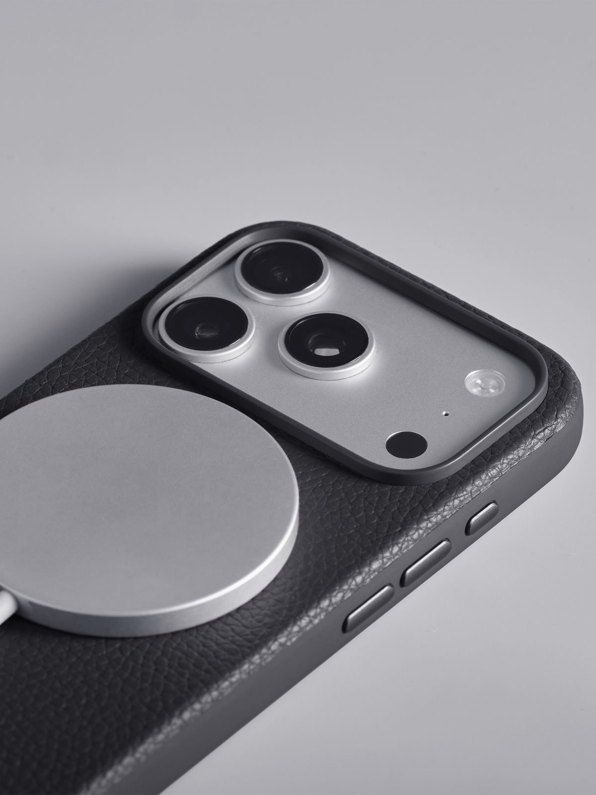 Woolnut Leather Case for iPhone 18 Pro Max - Black