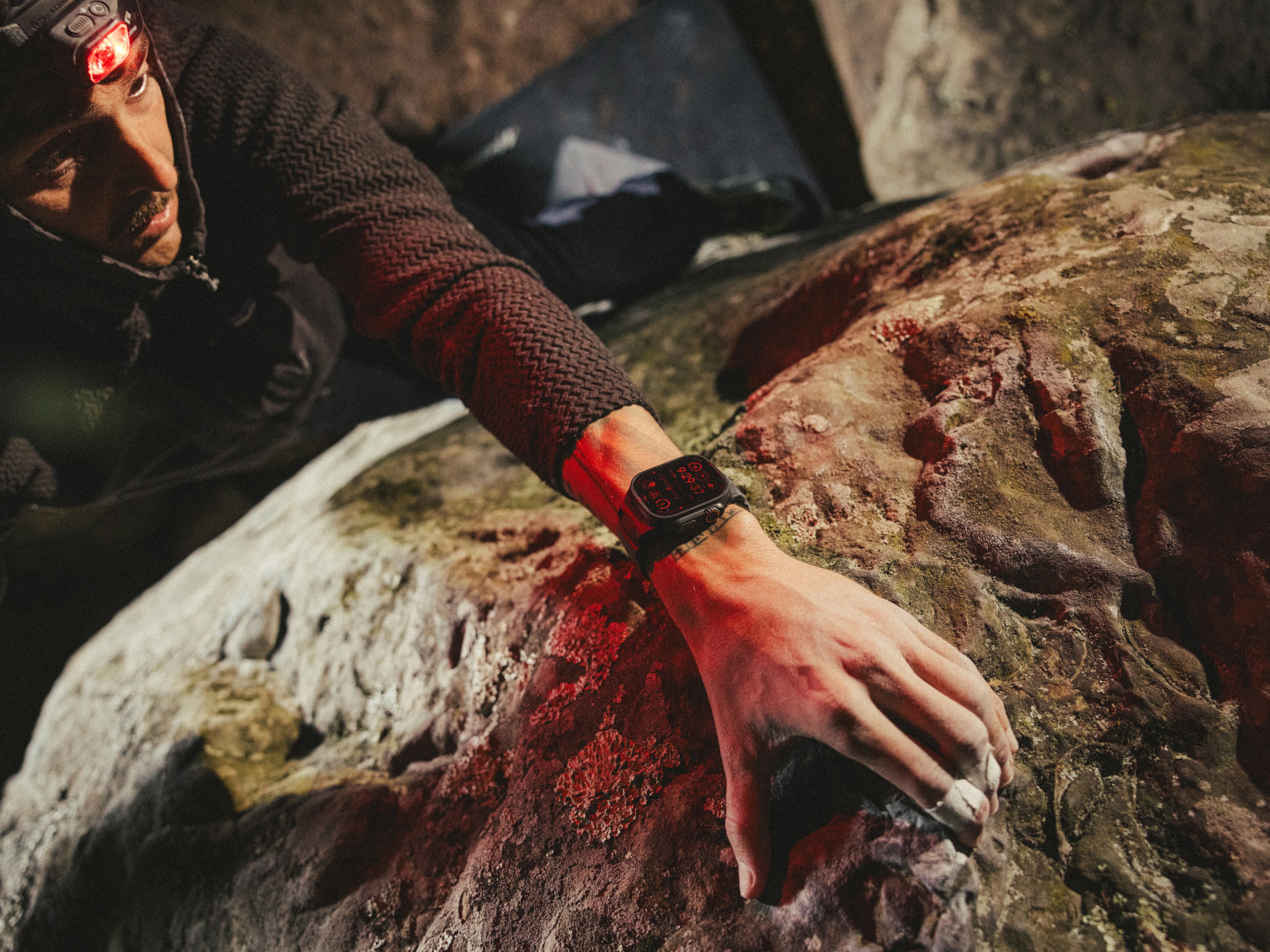 Nomad Rocky Point Band - 46/49mm | Natural Hardware | Carbon Black