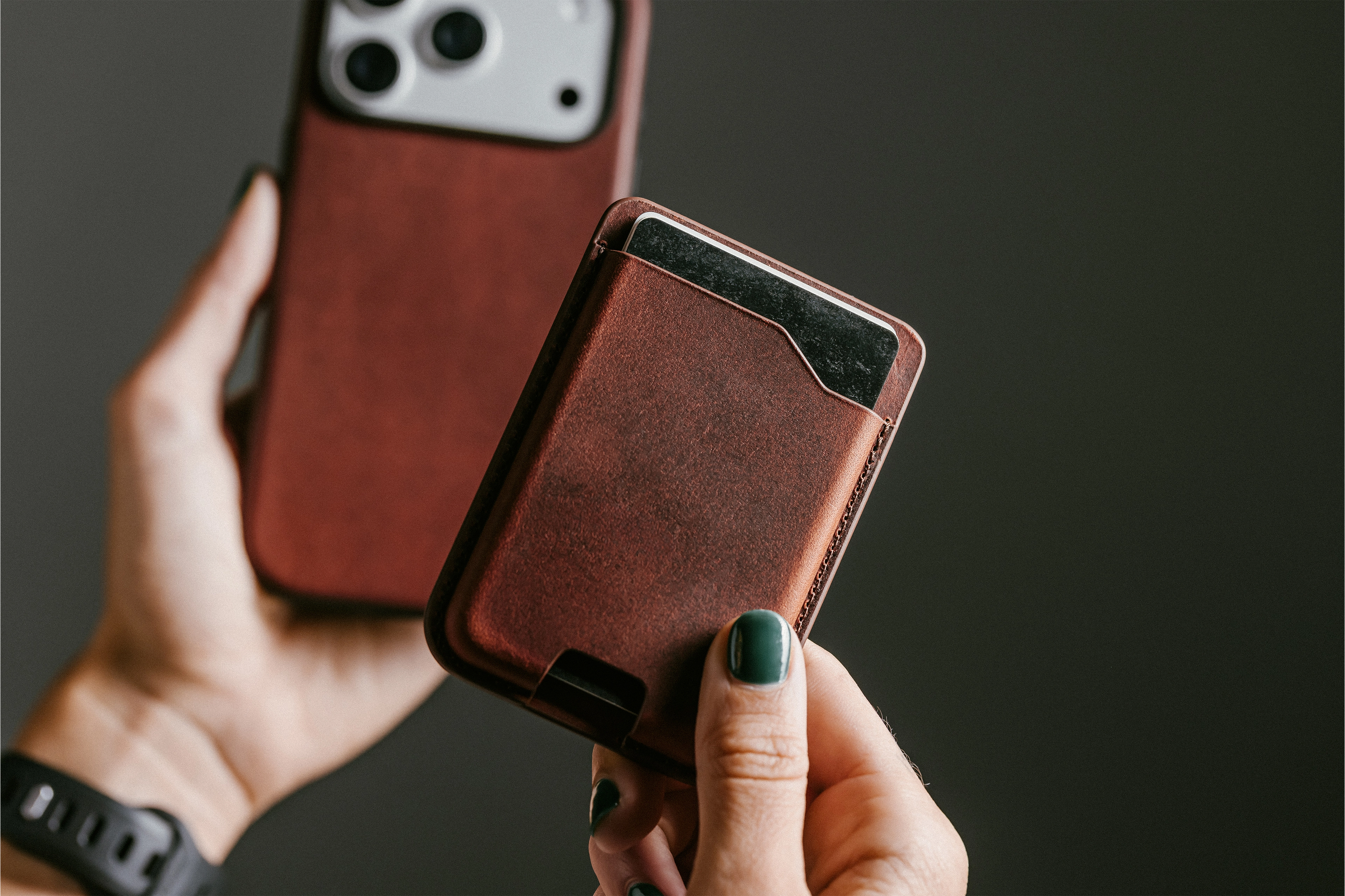 Nomad MagSafe Horween Leather Mag Wallet - Find My - Olde Dublin