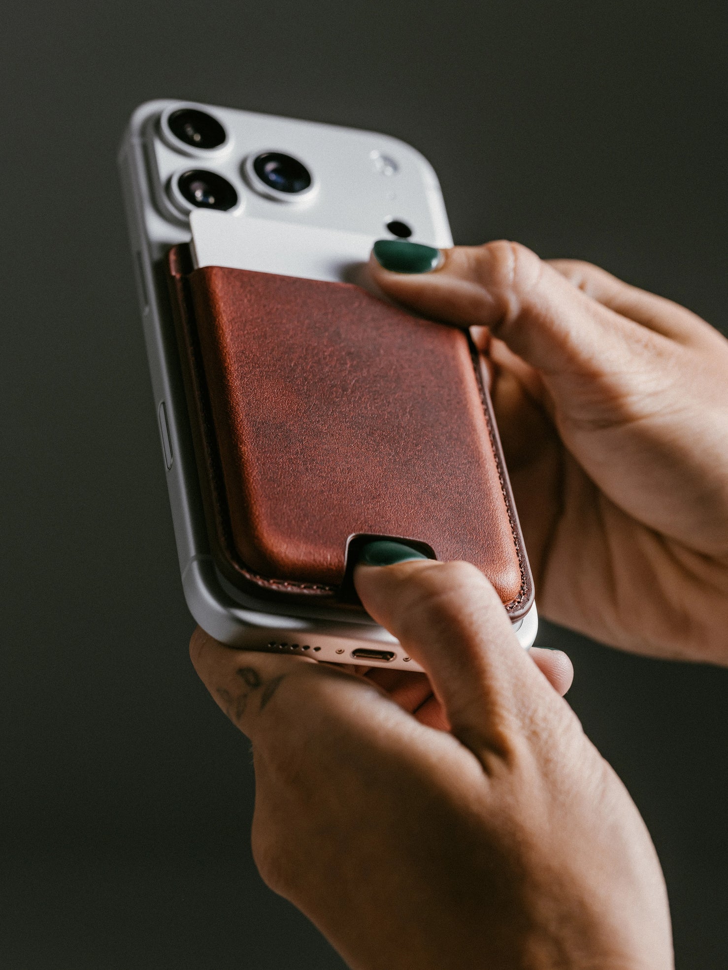 Nomad MagSafe Horween Leather Mag Wallet - Find My - Olde Dublin