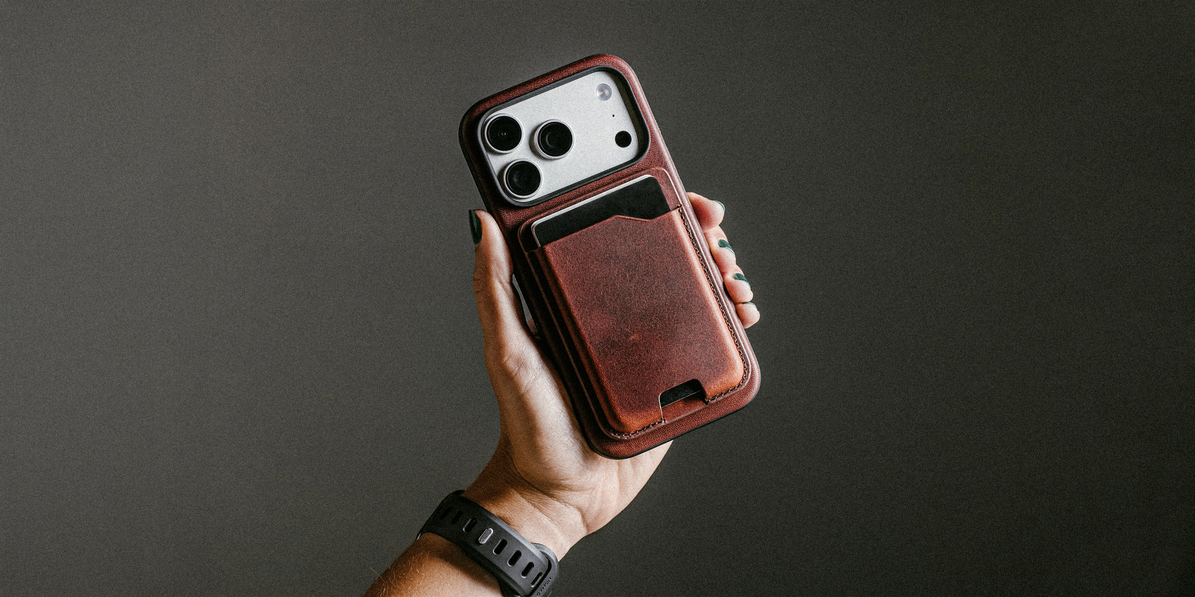 Nomad MagSafe Horween Leather Mag Wallet - Find My - Olde Dublin