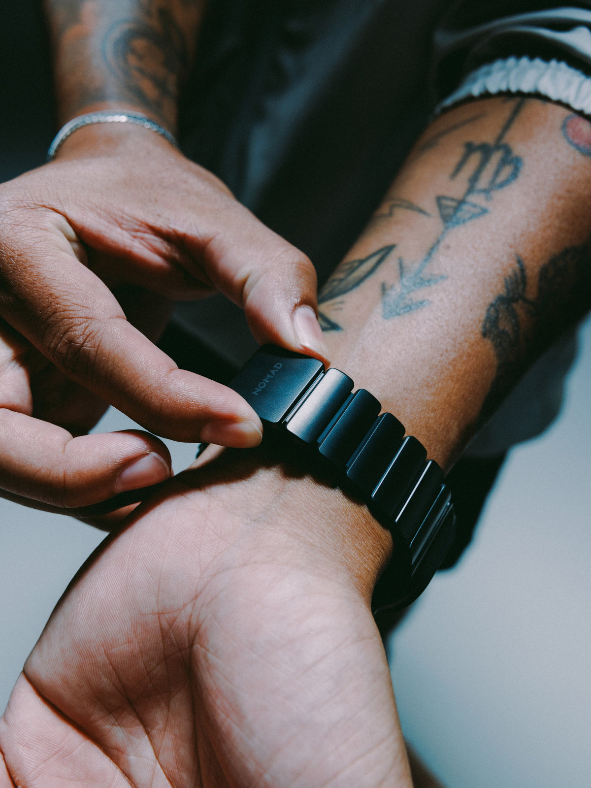 Nomad Stratos Band - 49mm - Black Titanium - Black