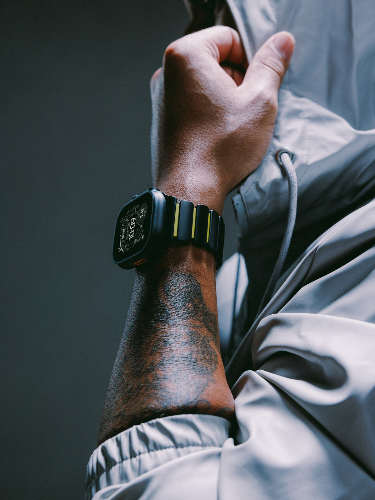 Nomad Stratos Band - 49mm - Black Titanium - Volt
